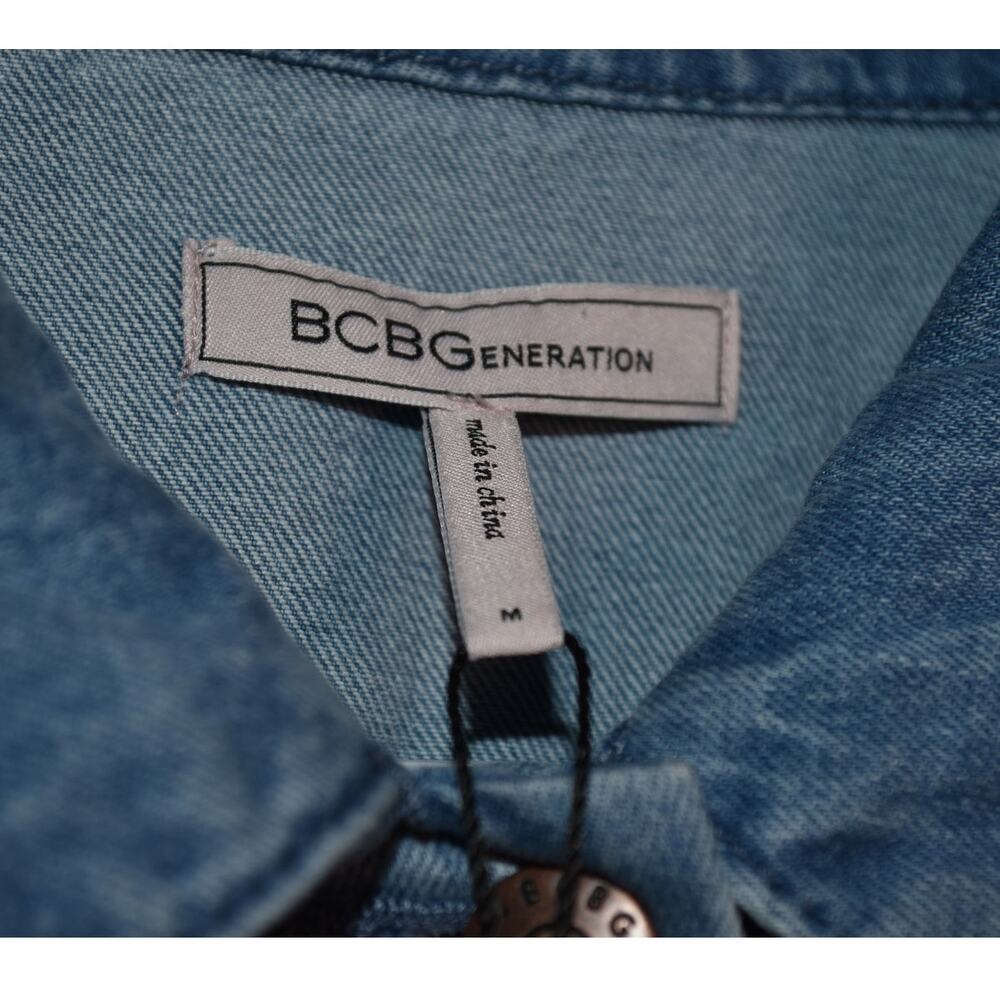 NEW BCBGeneration Women's Medium Medium Wash Cropped Denim Jacket Button Up NWT - Picture 6 of 10